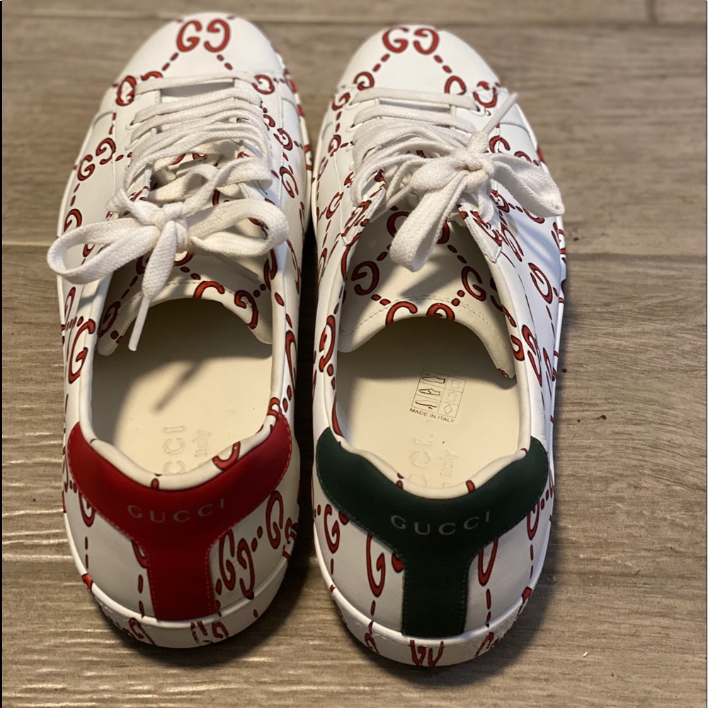Gucci calfskin gg print mens ace sneakers.